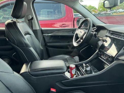 Used 2022 Jeep Grand Cherokee Limited AWD/4WD image 3
