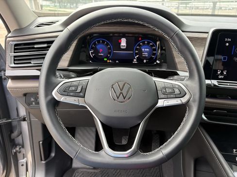 Used 2024 Volkswagen Atlas SEL AWD/4WD image 15