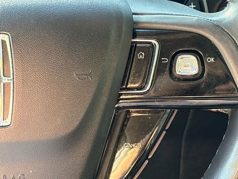 Used 2021 Lincoln Corsair AWD w/ Premium Package image 23