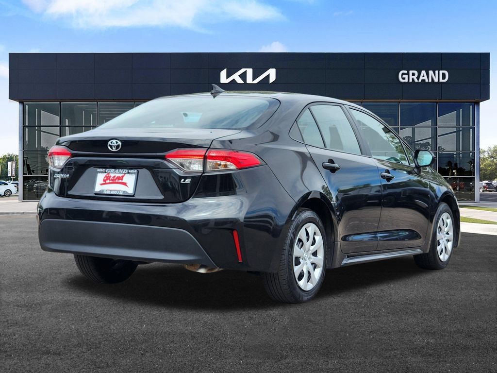 Used 2024 Toyota Corolla LE FWD image 5