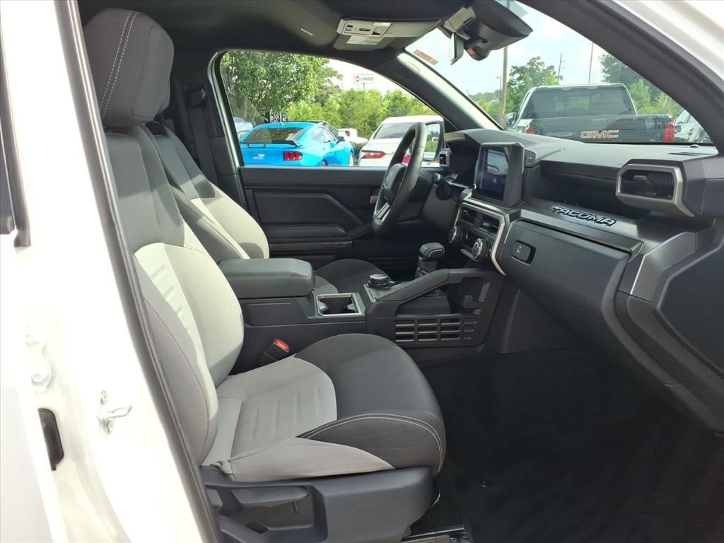 Used 2025 Toyota Tacoma TRD Sport AWD/4WD image 17