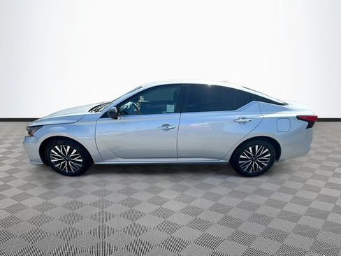 Used 2024 Nissan Altima 2.5 SV FWD image 4