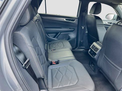 Used 2025 Volkswagen Atlas Cross Sport SE FWD image 23
