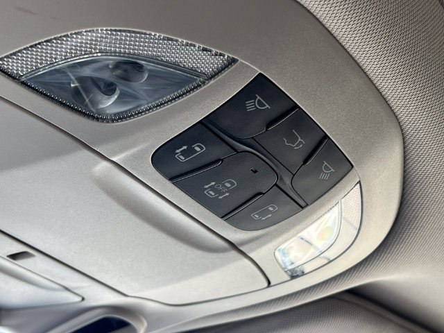 Used 2024 Chrysler Pacifica Limited FWD image 33