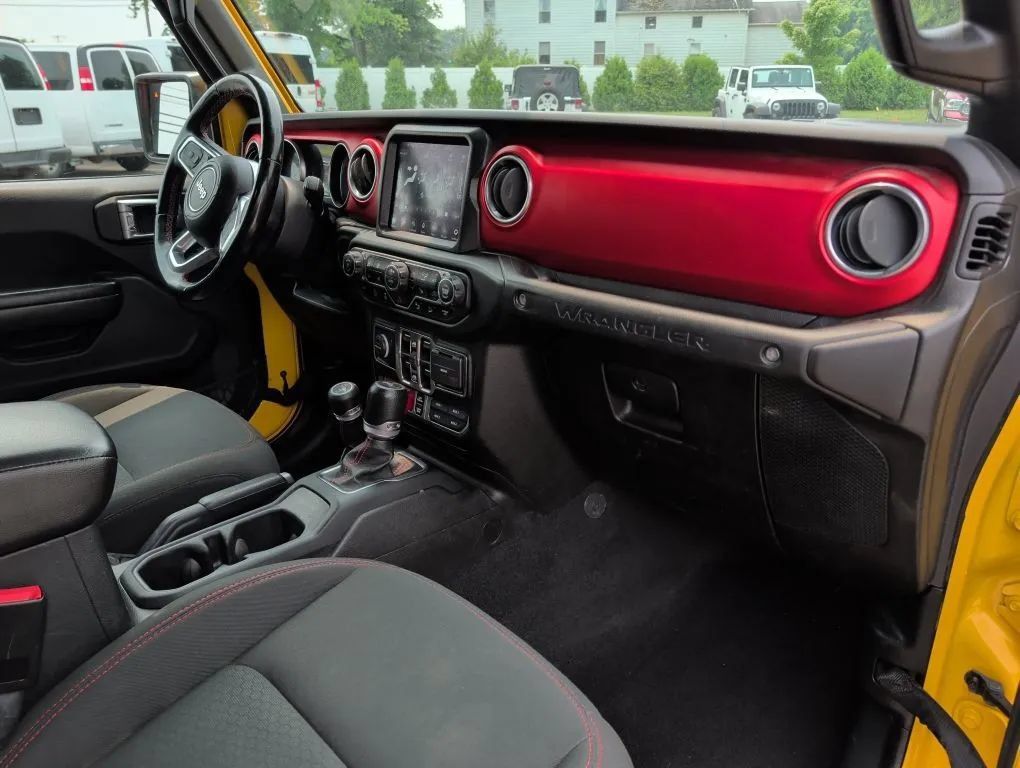 Used 2021 Jeep Wrangler Unlimited Rubicon w/ Dual Top Group AWD/4WD image 14