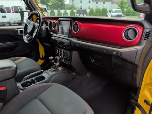 Used 2021 Jeep Wrangler Unlimited Rubicon w/ Dual Top Group AWD/4WD image 14