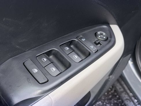 Used 2026 Hyundai Venue SEL FWD image 19