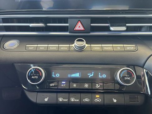 Used 2025 Hyundai Elantra SEL FWD image 16
