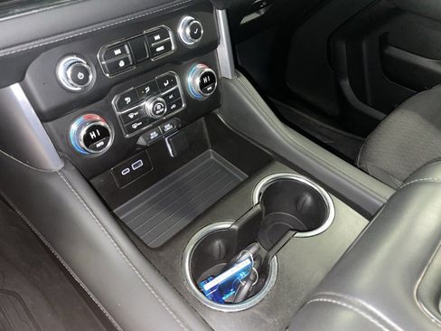 Used 2024 GMC Yukon XL SLE w/ Gmc Pro Safety Plus Package image 18