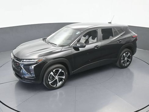 Used 2025 Chevrolet Trax RS w/ Driver Confidence Package FWD image 42