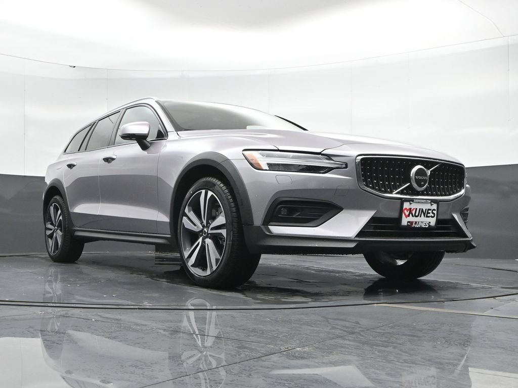 New 2026 Volvo V60 B5 Cross Country Plus w/ Climate Package AWD/4WD image 41