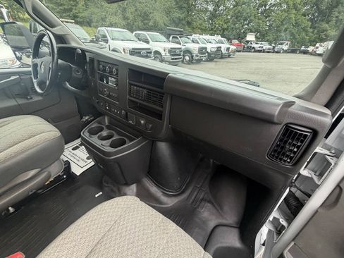 Used 2022 Chevrolet Express 3500 w/ Power Convenience Package RWD image 32