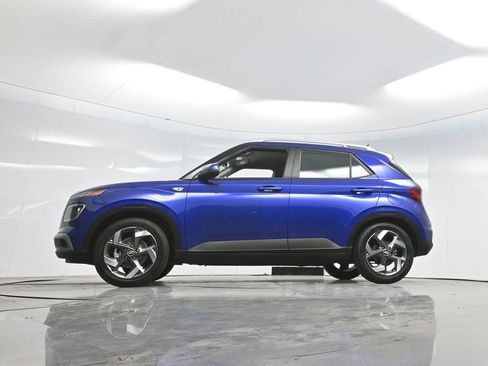 Used 2023 Hyundai Venue Limited w/ Cargo Package image 7
