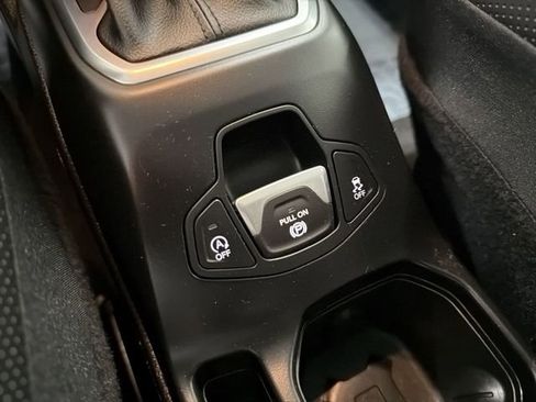 Used 2023 Jeep Renegade Limited AWD/4WD image 28