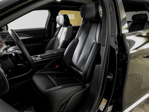 Used 2024 Cadillac Lyriq Tech image 31