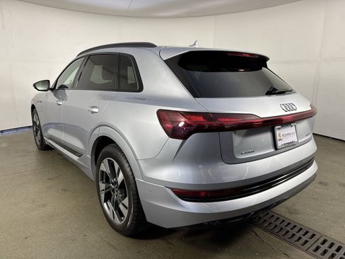 Used 2021 Audi e-tron Premium w/ Convenience Plus Package image 32