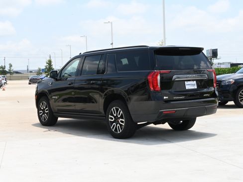 Used 2023 GMC Yukon XL AT4 w/ AT4 Premium Package AWD/4WD image 5