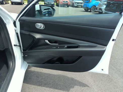 Used 2023 Hyundai Elantra Limited FWD image 34