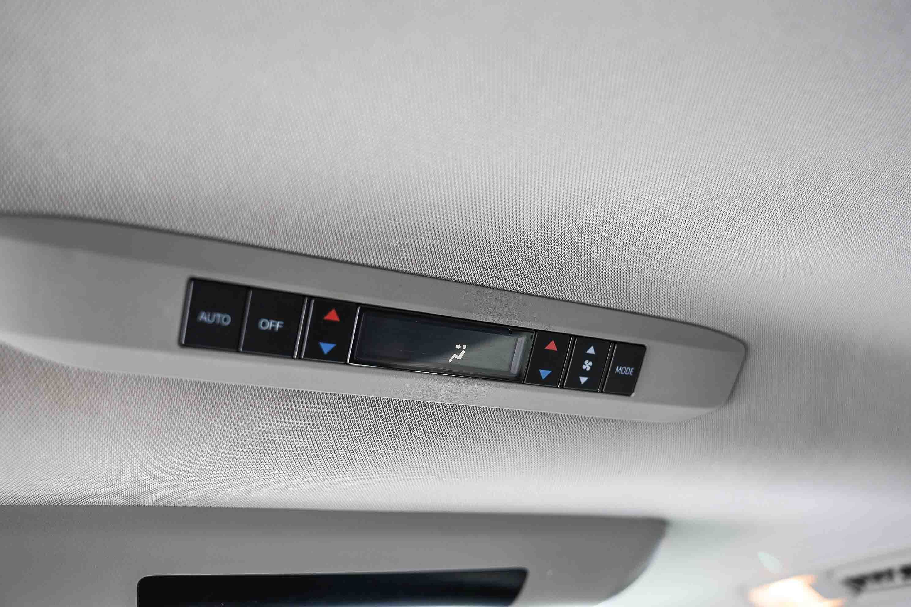 Used 2022 Toyota Sienna XLE w/ XLE Plus Package FWD image 9
