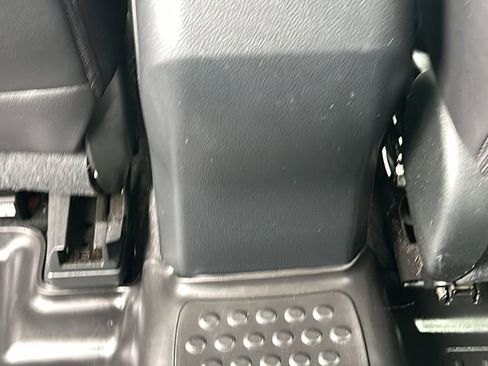 Used 2017 Subaru Forester 2.5i Limited image 21