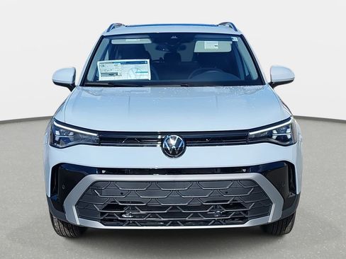 New 2026 Volkswagen Taos SE image 2