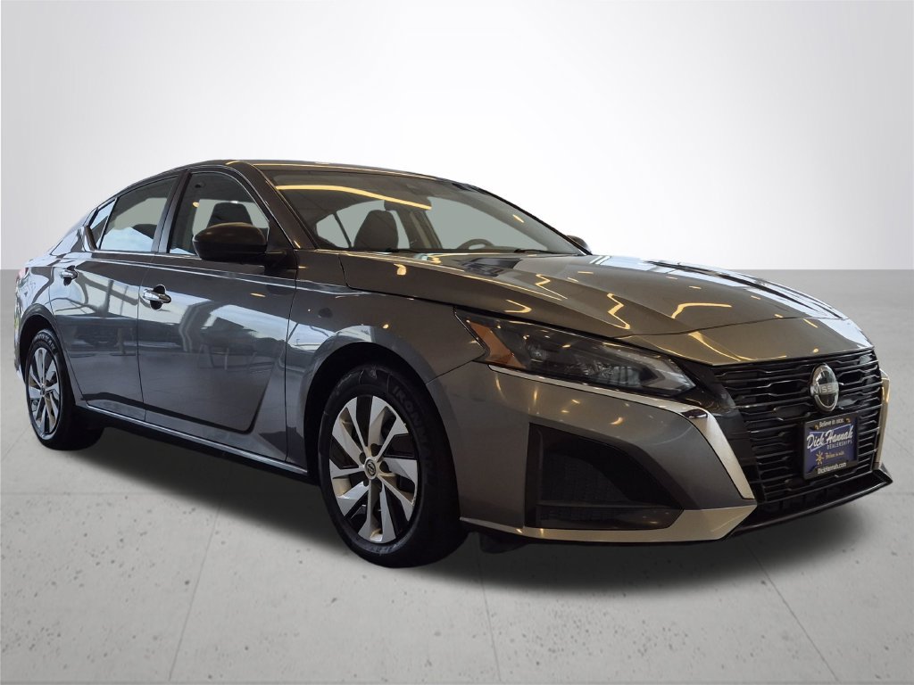 Used 2024 Nissan Altima 2.5 S FWD image 3