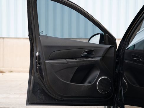 Used 2016 Chevrolet Cruze LT w/ Sun, Sound and Sport Package image 19