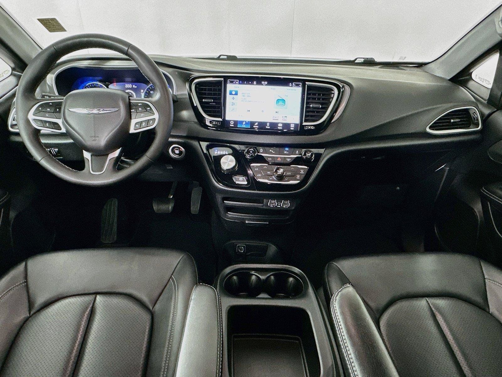 Used 2025 Chrysler Pacifica Select FWD image 31