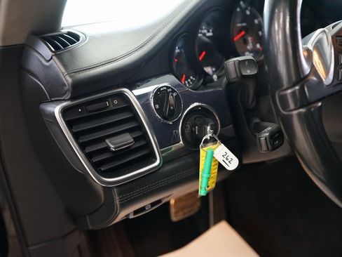 Used 2010 Porsche Panamera S image 32