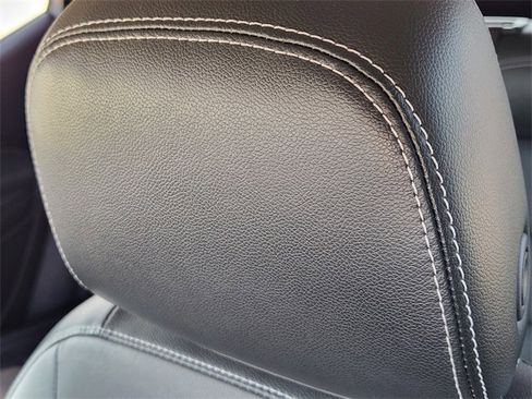 Used 2023 GMC Terrain SLT image 16