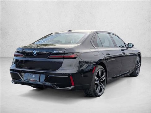 Certified 2024 BMW i7 xDrive60 w/ Premium Package AWD/4WD image 5