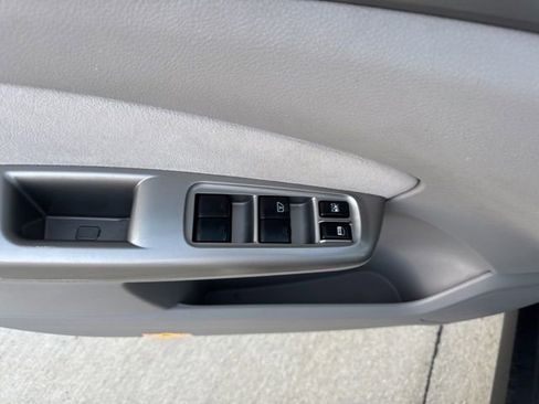 Used 2010 Subaru Forester 2.5X Limited image 27