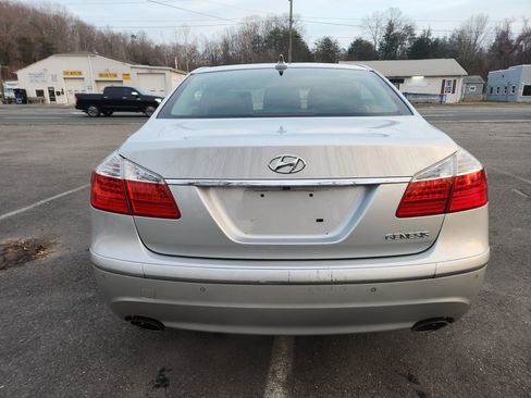 Used 2009 Hyundai Genesis 3.8 w/ Technology Pkg 4 image 9