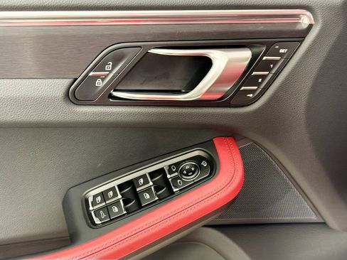 Used 2026 Porsche Macan GTS AWD/4WD image 18