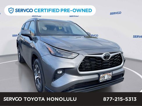 Used 2025 Toyota Highlander XLE FWD image 1
