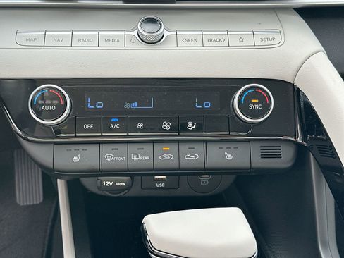 New 2025 Hyundai Elantra Limited image 21