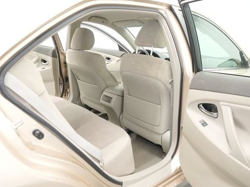Used 2010 Toyota Camry LE FWD image 19