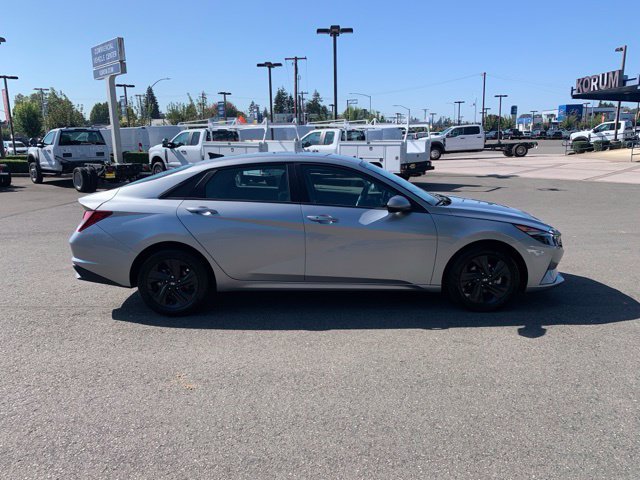 Used 2021 Hyundai Elantra SEL w/ Preferred Accessory Package FWD image 6