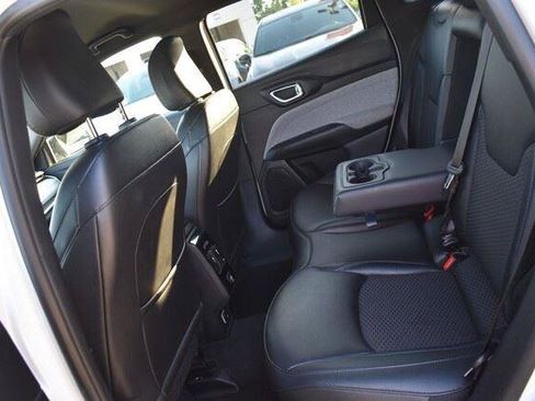 Used 2024 Jeep Compass Latitude AWD/4WD image 21