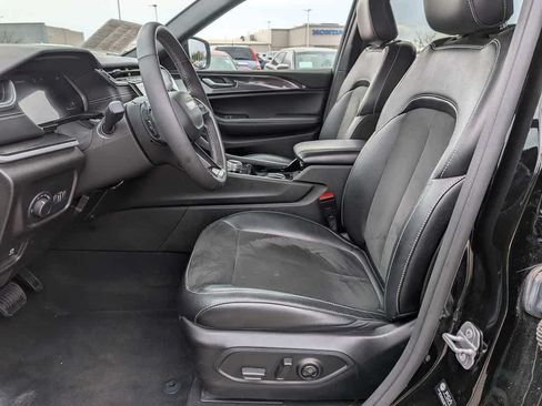 Used 2023 Jeep Grand Cherokee Altitude AWD/4WD image 14