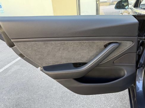 Used 2018 Tesla Model 3 Long Range RWD image 14