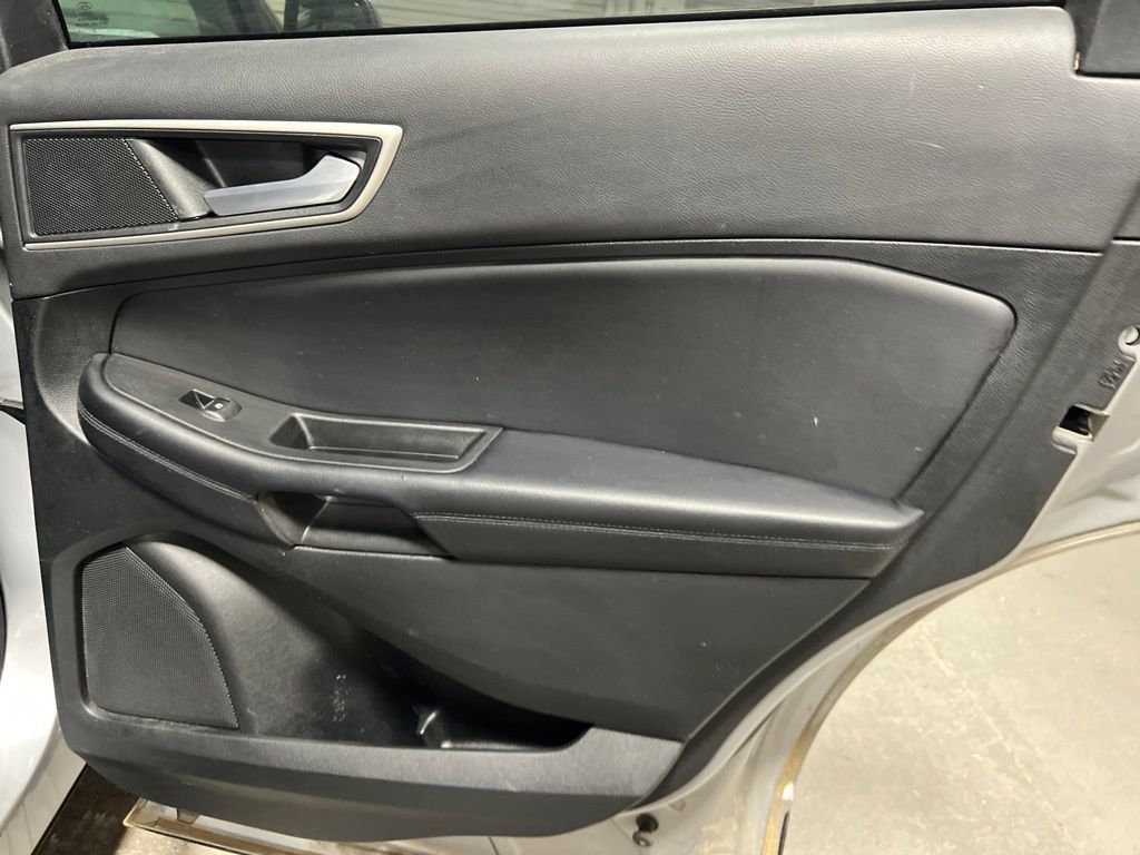 Used 2023 Ford Edge SEL AWD/4WD image 12