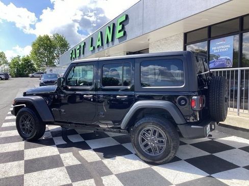 Used 2025 Jeep Wrangler Unlimited Sport AWD/4WD image 11