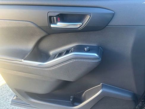 Used 2023 Toyota Highlander XSE image 28