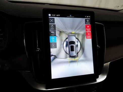 Certified 2025 Volvo XC90 B6 Plus image 27