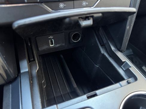 Used 2018 Ford Explorer XLT w/ Equipment Group 202A image 21