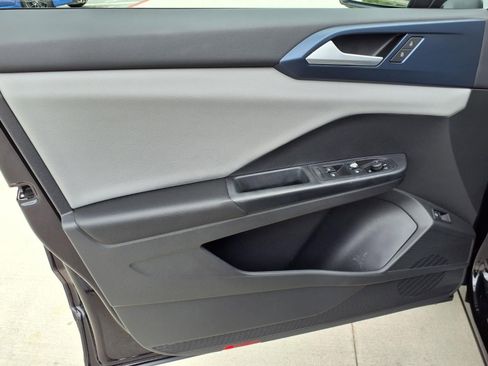 Used 2022 Volkswagen Taos SE image 25