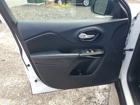 Used 2023 Jeep Cherokee Altitude Lux image 11