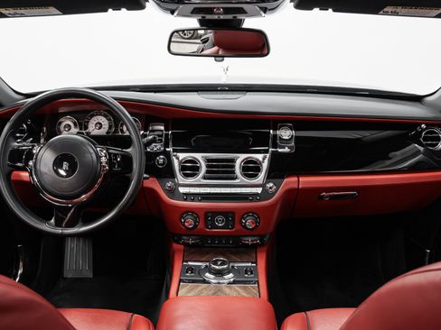 Used 2014 Rolls-Royce Wraith image 12