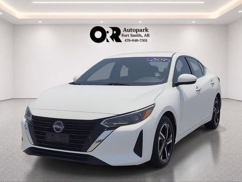Used 2025 Nissan Sentra SV FWD image 2